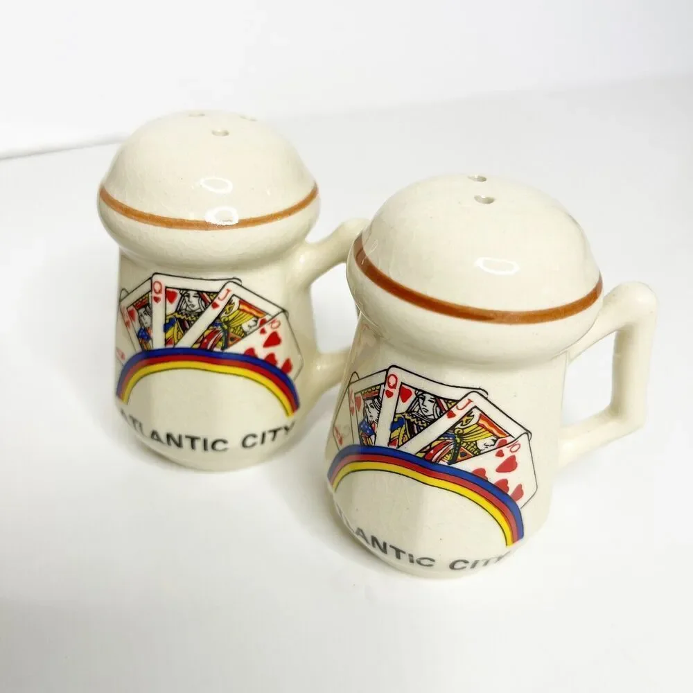 Vintage‎ Atlantic City Salt & Pepper Shakers Poker Cards Casino Kitschy Tourist